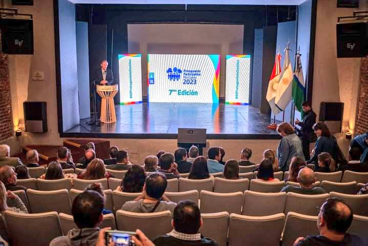 jmllamosas's tweet photo. ¡Presentamos la nueva edición del Presupuesto Participativo! Este es uno de nuestros programas insignia de gestión, que demuestra que la ciudad avanza cuando los vecinos y las instituciones participan. Los invitamos a presentar sus propuestas para seguir transformando la ciudad. https://t.co/3oMLdstDSZ