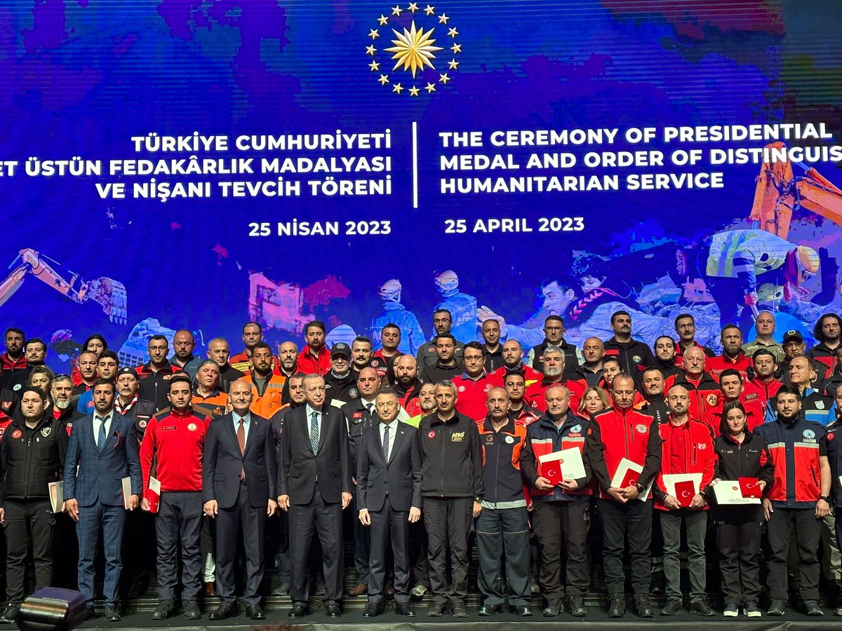 gencmemursen's tweet photo. Kahramanmaraş merkezli depremde cansiparane çalışarak ülkemizin zor zamanında fayda sağlayan Memur Sen Arama Kurtarma ekiplerimiz, Türkiye Cumhuriyeti Devlet Üstün Fedakarlık Madalyasına layık görüldü. 

Tüm arama kurtarma ekiplerimize emeklerinden dolayı teşekkür ederiz. https://t.co/Wkezyr0pUN