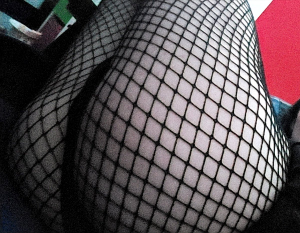 daisy_dogood's tweet photo. Hey cuties xx hop in my dms if you wanna get some of this ass xx
😜😘 https://t.co/6YcpOkT2xk