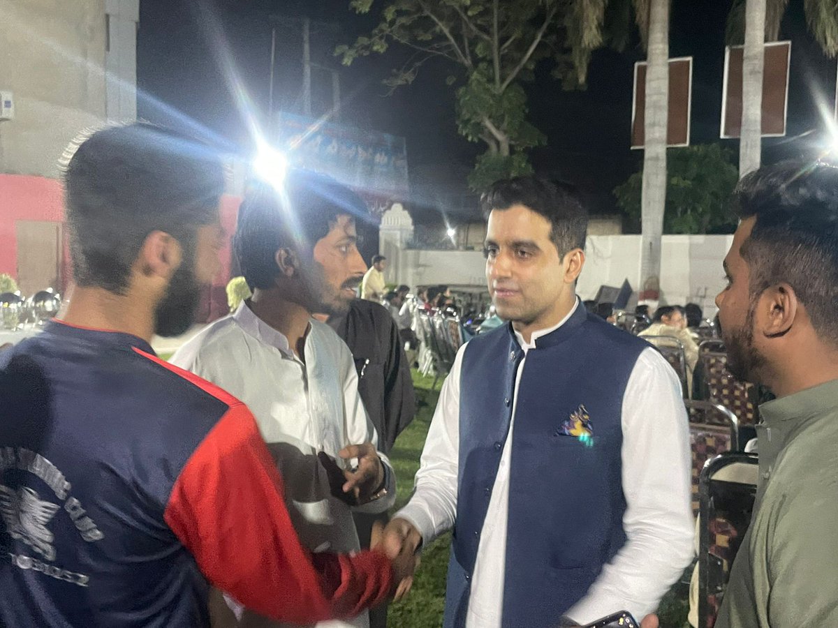 AMKahloon's tweet photo. Celebrating @PTIofficial Foundation Day with PTI supporters at Kahloon House, Sargodha City. We celebrated the remarkable 27 years' of our Leader, @ImranKhanPTI's struggle for justice, humanity and self-esteem in Pakistan.
#PP76
#Sargodha
#الیکشن_تو_ہوگا https://t.co/q1bKRpFFEb