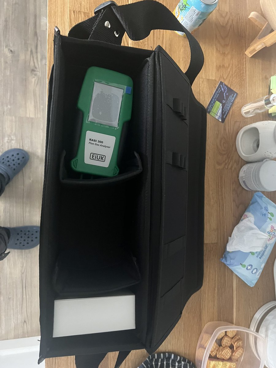 DavisGasltd's tweet photo. Do love a delivery!! Been toying with a new analyser and after seeing what people have been saying. Thought would give @eiukltd a go. Thanks @Monster_Plumb for the swift delivery on some essentials. https://t.co/Zd1Gk39gGl