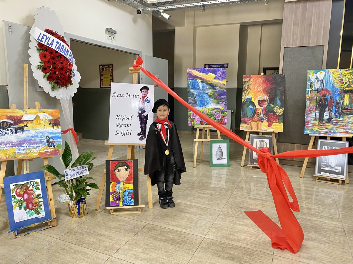 AtakumMimar's tweet photo. 1/F sınıfı öğrencimiz Ayaz METİN’in ilk kişisel resim sergisinin açılışını okulumuzda gerçekleştirdik. Açılışta bizi yalnız bırakmayan İlçe Milli Eğitim Müdürümüz Sayın Mehmet İrfan YETİK’e, Şube Müdürümüz Sayın Mehmet ATAR’a ve çok değerli ziyaretçilerimize teşekkür ederiz.🎨🖌️ https://t.co/9mEJzTIqmI
