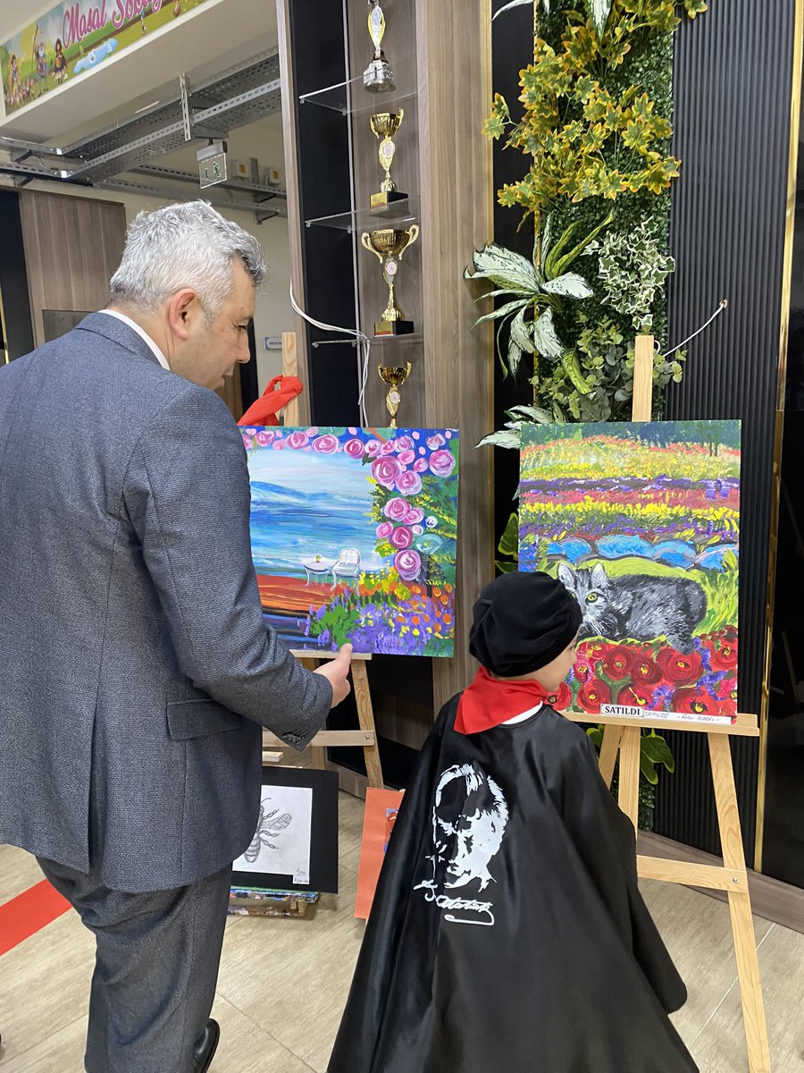AtakumMimar's tweet photo. 1/F sınıfı öğrencimiz Ayaz METİN’in ilk kişisel resim sergisinin açılışını okulumuzda gerçekleştirdik. Açılışta bizi yalnız bırakmayan İlçe Milli Eğitim Müdürümüz Sayın Mehmet İrfan YETİK’e, Şube Müdürümüz Sayın Mehmet ATAR’a ve çok değerli ziyaretçilerimize teşekkür ederiz.🎨🖌️ https://t.co/9mEJzTIqmI