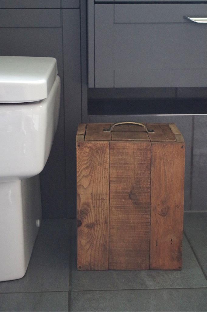 Original4UU's tweet photo. Check out this item in my Etsy shop https://t.co/sUkR00L9sj #woodenbin #houseoffice @homeoffice #bathroombin #rusticbin #rusticwastebasket #rustichouse #cottage https://t.co/M3wLRn6KSI