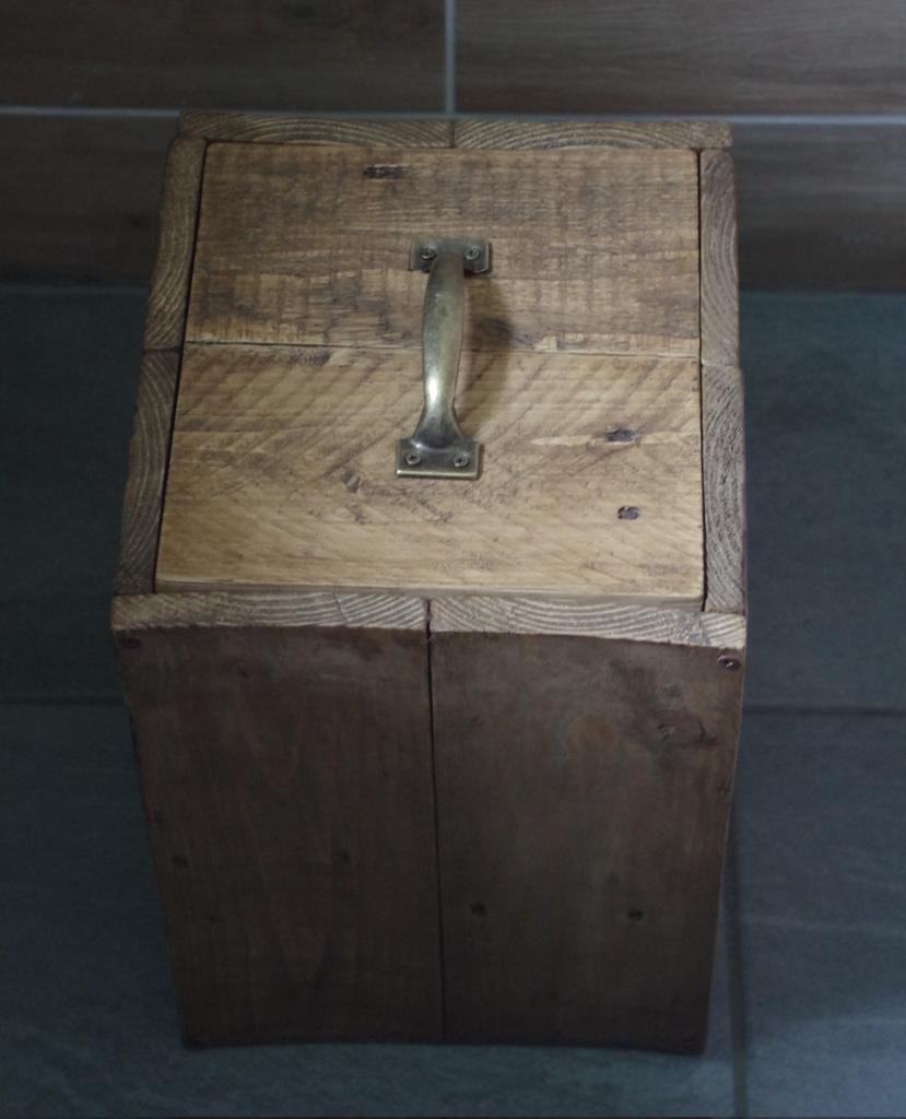 Original4UU's tweet photo. Check out this item in my Etsy shop https://t.co/sUkR00L9sj #woodenbin #houseoffice @homeoffice #bathroombin #rusticbin #rusticwastebasket #rustichouse #cottage https://t.co/M3wLRn6KSI