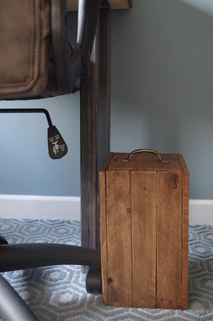 Original4UU's tweet photo. Check out this item in my Etsy shop https://t.co/sUkR00L9sj #woodenbin #houseoffice @homeoffice #bathroombin #rusticbin #rusticwastebasket #rustichouse #cottage https://t.co/M3wLRn6KSI