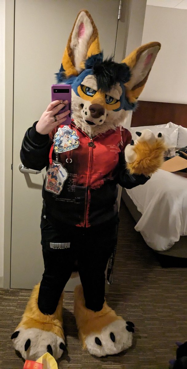 JerichoStar's tweet photo. Amazing work by @Boltie_ 
Really sums up Jericho. He just wants to chill and listen to music in his solitude. 

#furryart #fursuit https://t.co/Kg0vVzRNjU