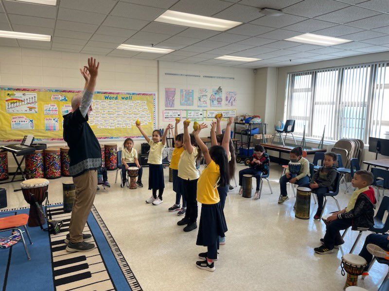 Sanchez students engaged in multicultural drumming experience’s curtesy of Hartford Performs. #WeAreCrew#SanchezUACrew <a href="/urbanleaderEv/">Evelyn Overton</a> <a href="/tim_bojanowski/">Tim Bojanowski</a> <a href="/HPSArtsWellness/">HPSArts&Wellness</a> <a href="/msanchez_crew/">Maria Sanchez School</a> <a href="/Ms_Zanghi/">Jess Zanghi</a>