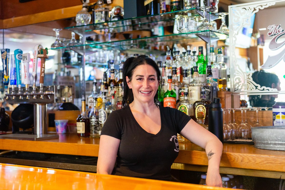 BrownJugChelsea's tweet photo. What's your favorite thing about #TheBrownJug? Is it our fresh ingredients, refreshing drinks, or our awesome staff? Let us know in the comments below! https://t.co/iBjt3QtYEe