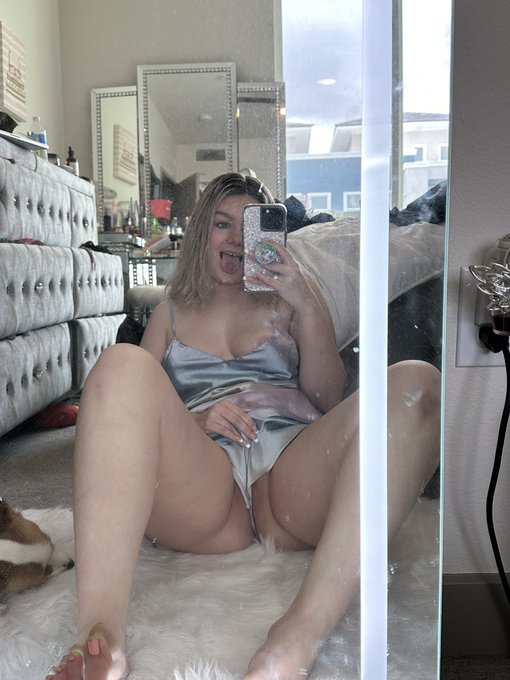 hope u don&rsquo;t mind some camel toe on ur feed today https://t.co/dEFMOxebeG