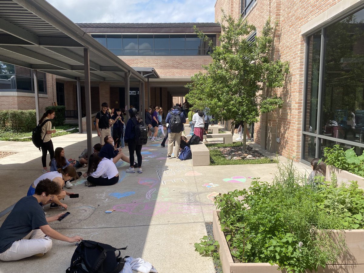 Kinkaid Wellness Club! Chalk art &amp; music to destress!