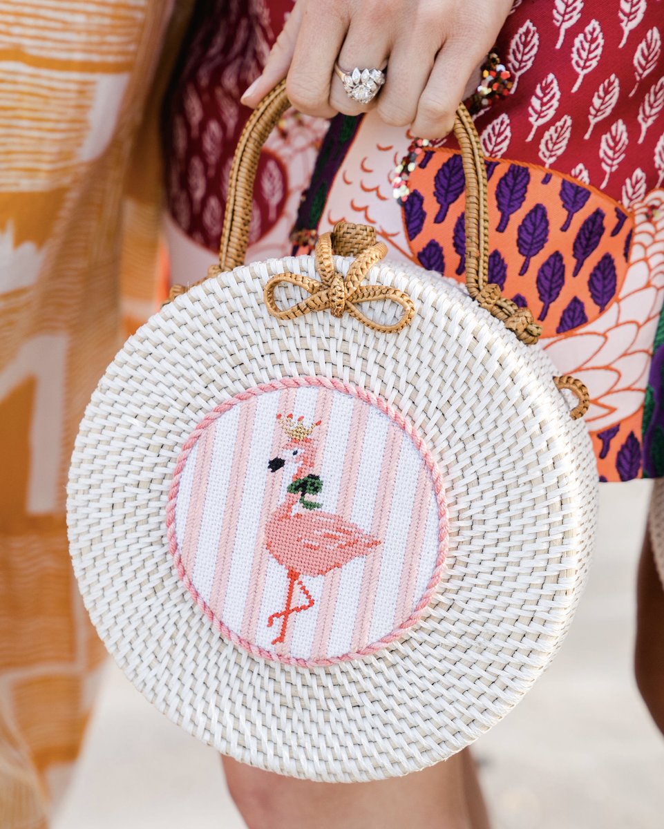 ADayInMayEvents's tweet image. Beachy waves, floral dresses, and needlepoint hand bags… what more do you need for the perfect welcome party look in Palm Beach! 🍸🌴🦩

Photo by @kateheadley