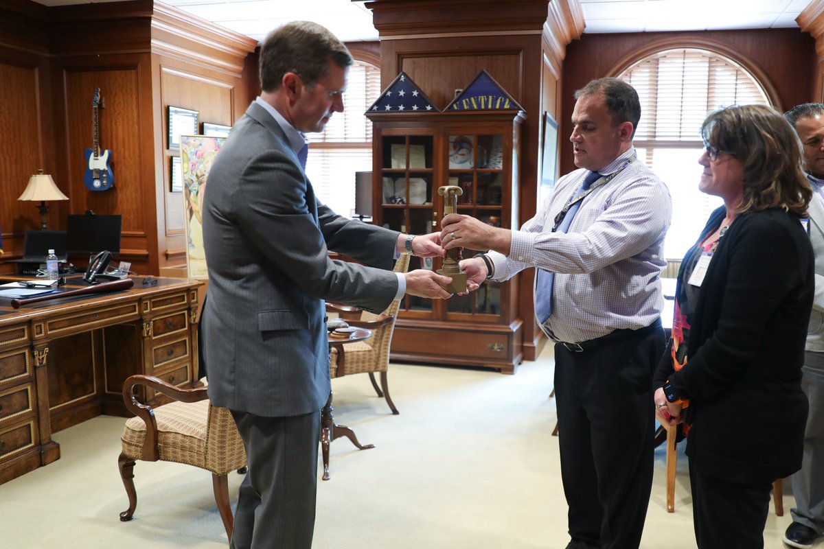GovAndyBeshear's tweet photo. Caring for our heroic veterans is a sacred duty, and in Kentucky, we see through this commitment with honor. I want to thank the @DeptVetAffairs for recognizing our work by awarding us the Abraham Lincoln Pillar of Excellence Award in Customer Service for the third straight year. https://t.co/MMjZhXvKIp