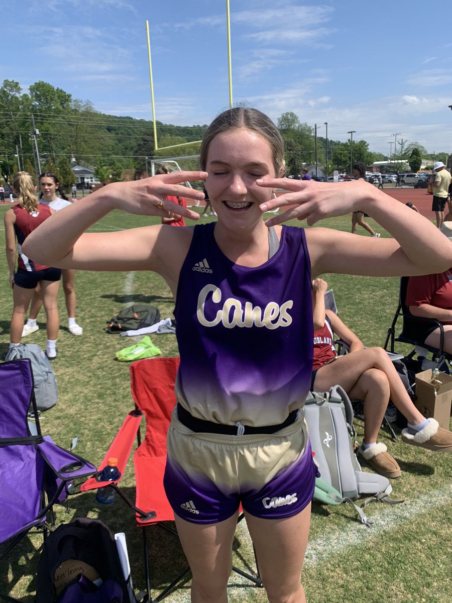 SECTIONAL QUALIFIER!!! Leyla Booth 3rd in Region 7-5A 300M hurdles!!!  #canesjumpfastoverthings!