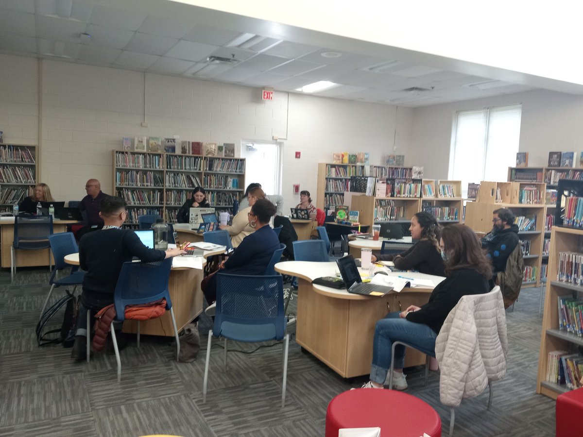 SFREInstructCol's tweet photo. Coleman SIP Team participating in Day 1 of the Virtual PLC+ Conference! 😀🍏🍎 @PrincipalMarotz #VirtualPLC https://t.co/TrQPOeAha2