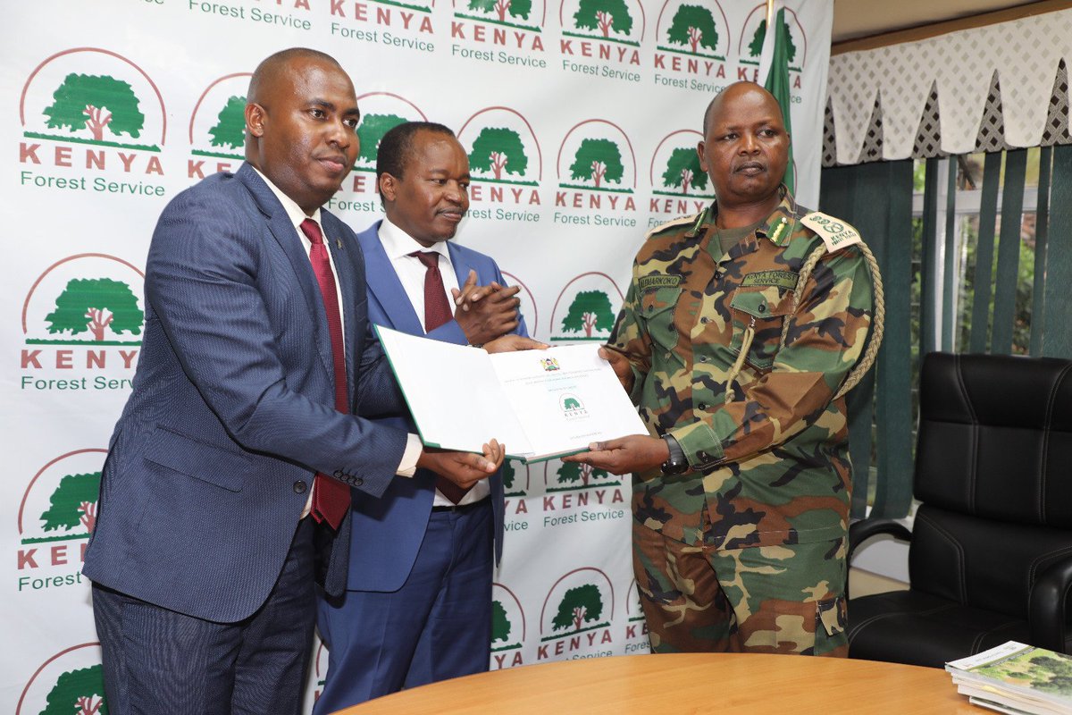 KeForestService's tweet photo. LEADERSHIP CHANGE AT THE KFS HELM
The KFS Board Chairman Mr. Job Chirchir has today at the Service’s HQ witnessed the handing over of leadership to the Acting Chief Conservator of Forests (CCF) Mr. Alex Lemarkoko. Mr. Lemarkoko takes over from the outgoing CCF, Mr Julius Kamau. https://t.co/4WfAiZ7pYX