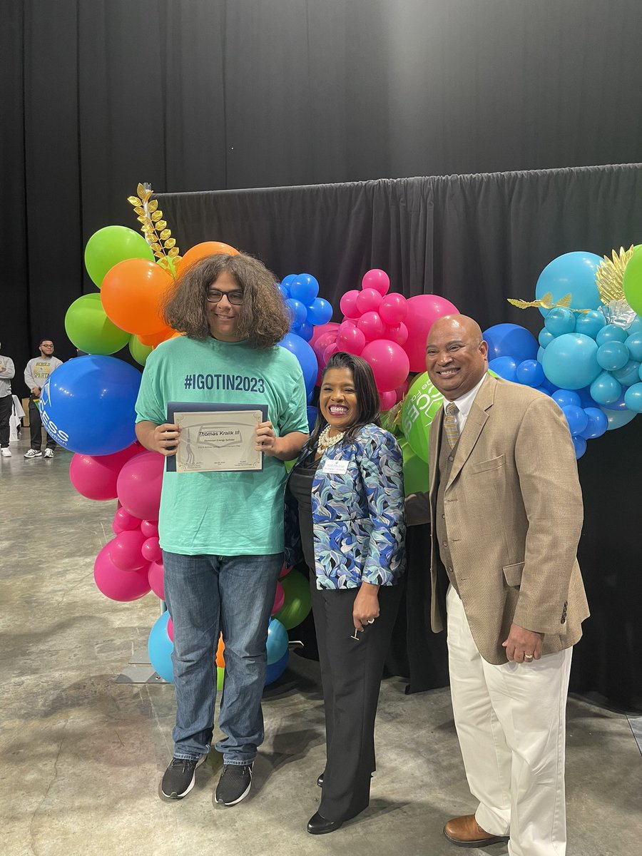 NPSchools_VA's tweet photo. Today was @AccessCollegeFd 2023 College Commitment Day @ODU’s @ChartwayArena! We celebrate the NPS students who committed to continuing their educations, including Bobby from @LakeTaylorHSNPS, who received a $10,000 scholarship! #IGOTIN https://t.co/5MfSjHzTnO