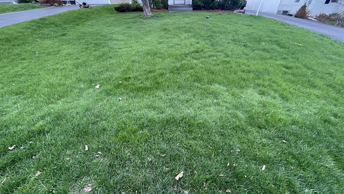 JoshKozlowskiWX's tweet photo. First MOW of the season went well on Tuesday. Clouds were DARK-BASED and a few SPRINKLES came down as I thought they would from a couple nights ago. Have you mowed yet this year? #MowOrNo #AlmostMay https://t.co/fD8xMTjZAX