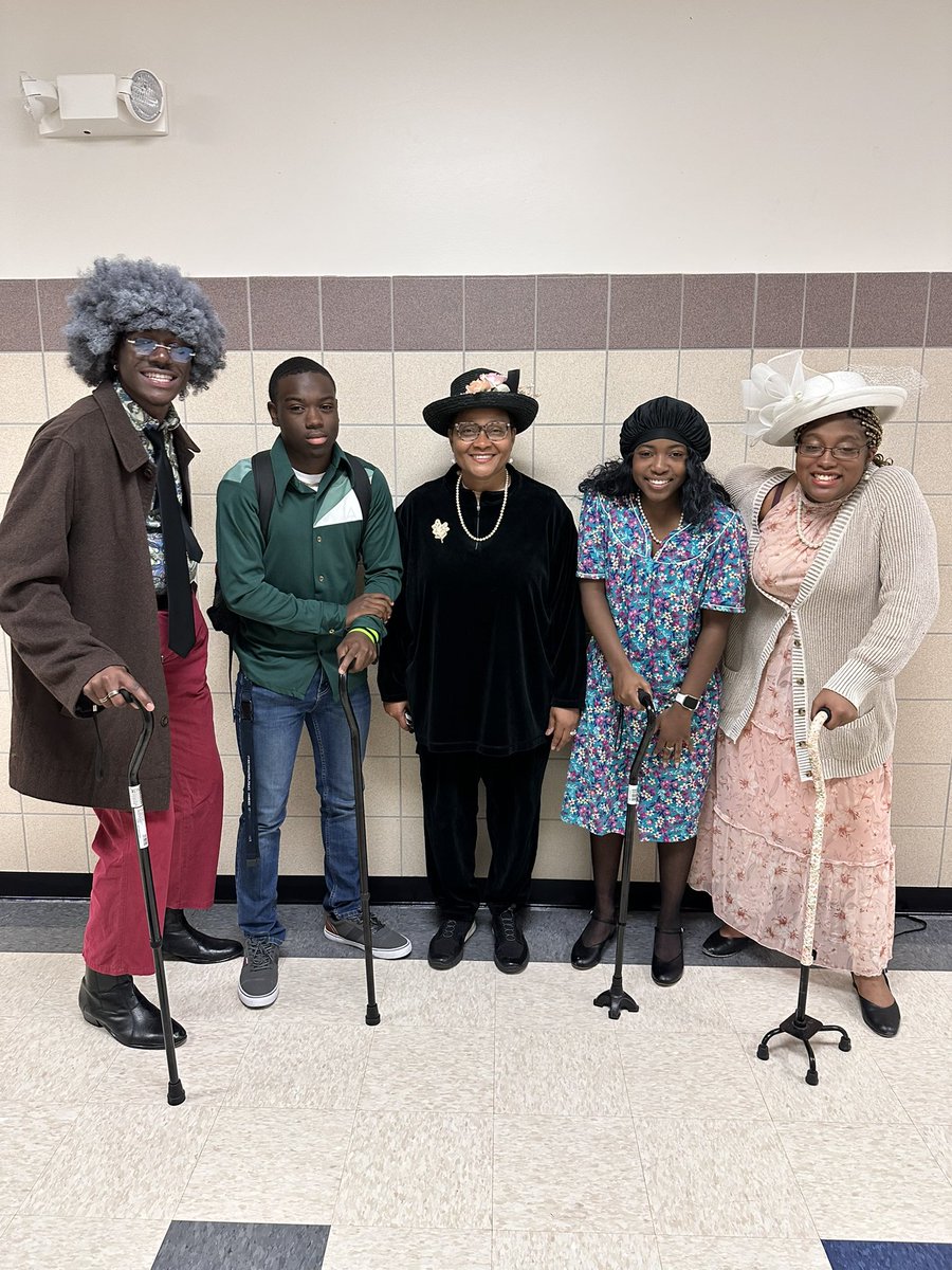 mc_shs's tweet photo. Senior Citizens Dress Up Day for the young whippersnappers! 👵🏽👴🏼#promweek #seniorclasssponsor
#seniors https://t.co/dFc956Q7Ip