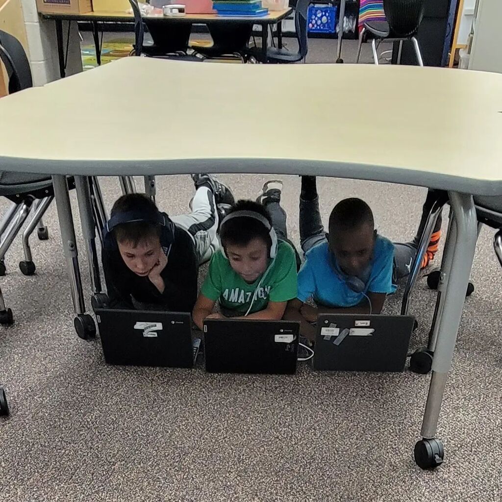 Gwin Oaks Reads tweet media