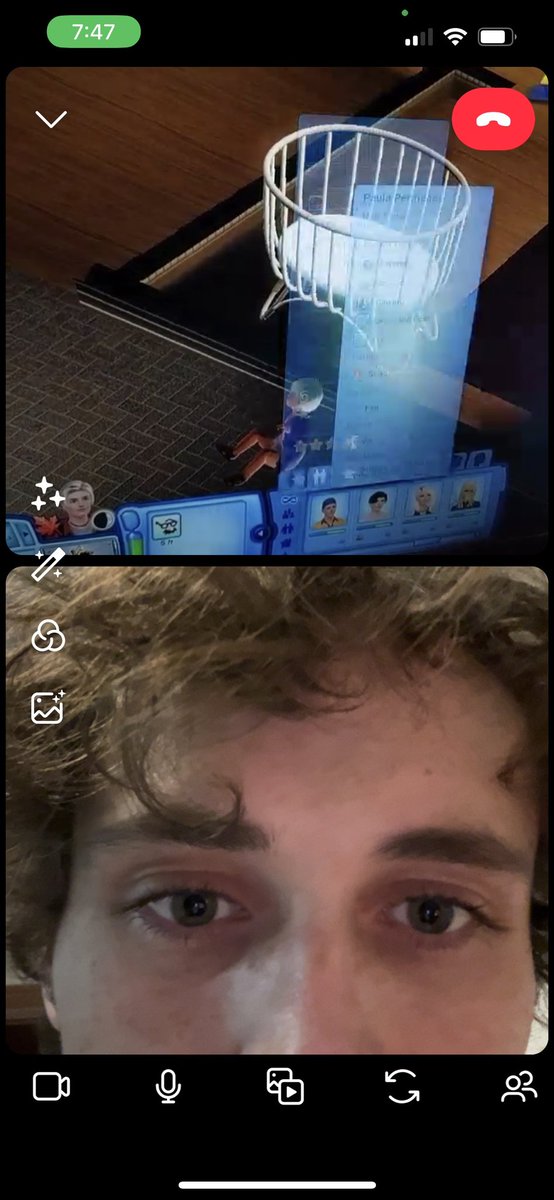 b_king22's tweet photo. Late night sims tour with tori https://t.co/diBOCJDrqk