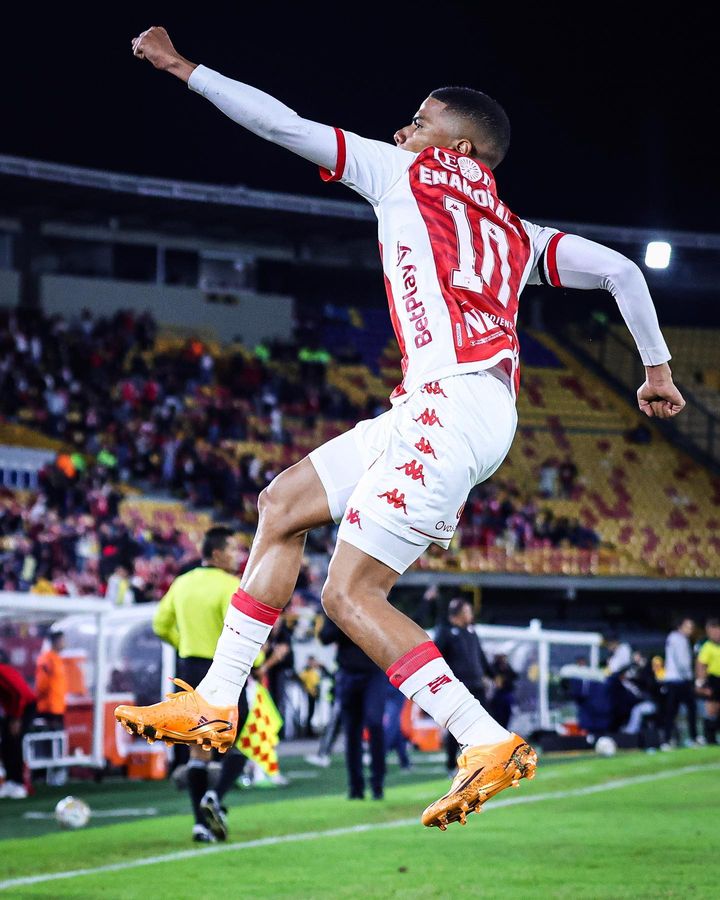 Futbolider's tweet photo. José Enamorado es el futbolista con MAYOR número de acciones de ataque exitosas [98] entre TODOS los futbolistas de la primera división de Colombia.

El jugador de Santa Fe promedia además 9.01 acciones de ataque exitosas cada 90 minutos disputados. https://t.co/Cdk5bRasNr