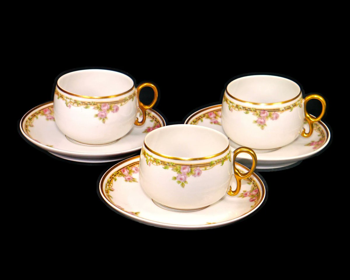 G97816960Girl's tweet photo. Three antique Bawo & Dotter | Elite Works Limoges BWD114 cup and saucer sets made in France. https://t.co/ee0KVcUf5M via @Etsy #BuyfromGroovy #antiqueshop #tableware #antiquetableware #Limoges #antiqueLimoges #BawoDotter #BawoDotterBWD114 #EliteWorksLimoges #EtsySellers https://t.co/Yt1uKu8sdh