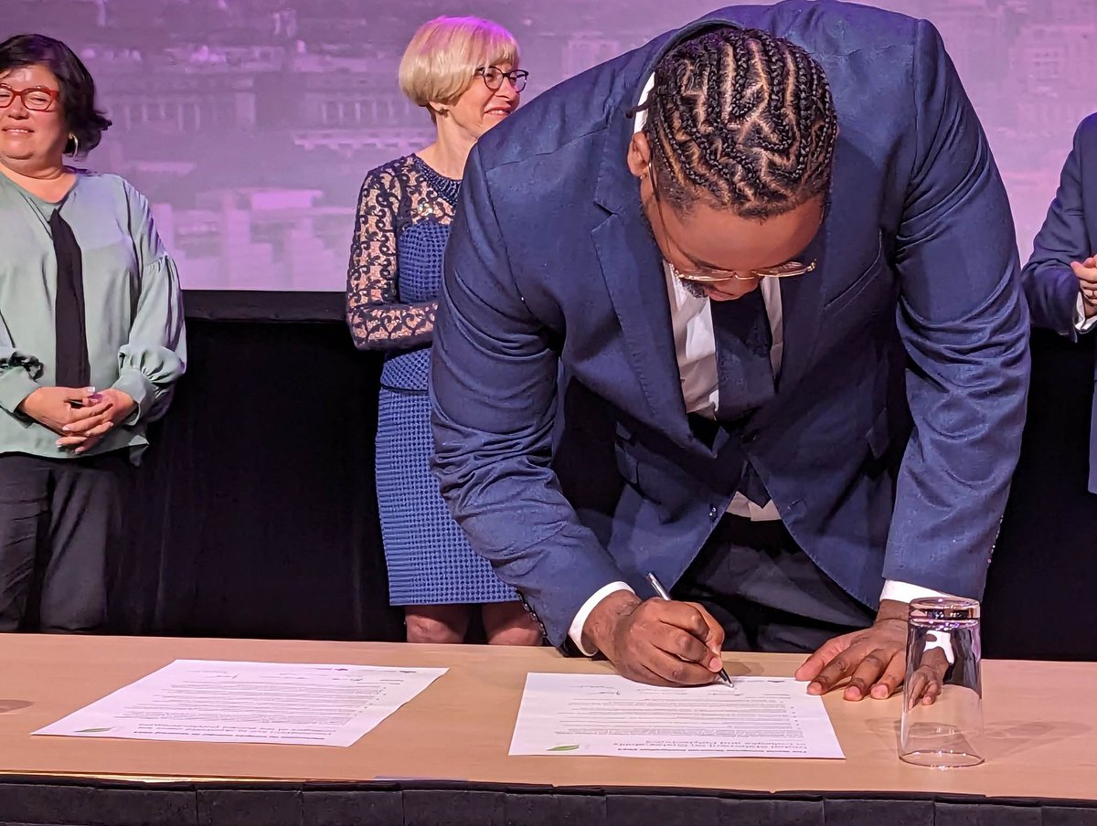 CollegeCan's tweet photo. Happening right now! #WorldCongress2023
CICan and @WFCPSecretariat sign the World Congress Montreal Declaration, a global statement of sustainability, to reinforce and strengthen their commitment to building a more sustainable and equitable world. https://t.co/l1UimFNlwP