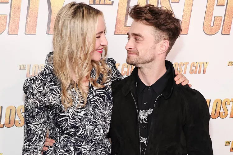 HPMoviesNews's tweet image. Daniel Radcliffe, also known as Harry Potter, and his girlfriend have welcomed their first baby together.

Let&apos;s postpone the new upcoming Harry Potter series, because in a decade we will have our new Harry Potter, Junior!😜

#HarryPotter #DanielRadcliffe