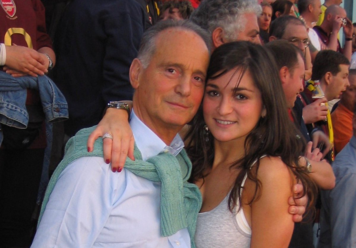 TheWrightFoodie's tweet photo. 25.04.06 Me and my dear dad at @Arsenal away at Villarreal. An epic last minute penalty save that saw us through to the CL final. I would say that was one of our best ever games together, but we’ve been to hundreds upon hundreds together it’s hard to pick a favourite. 1/3 https://t.co/LZEfoBb5Re