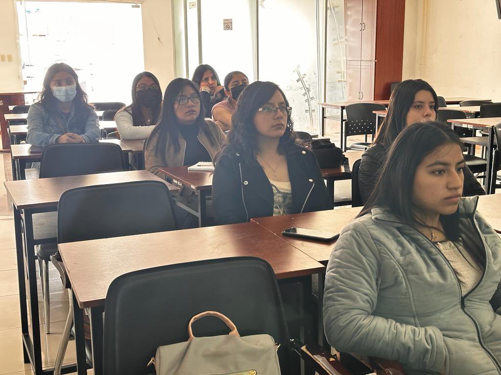 #Cuenca | Nuestro equipo técnico zonal 6 realizó un proceso de socialización con los estudiantes de la carrera de Economía y Diseño de la <a href="/udecuenca/">UCuenca</a>. Esta actividad busca mejorar los procesos de asistencia técnica a fin de potenciar las capacidades de las OEPS.
#SomosEPS