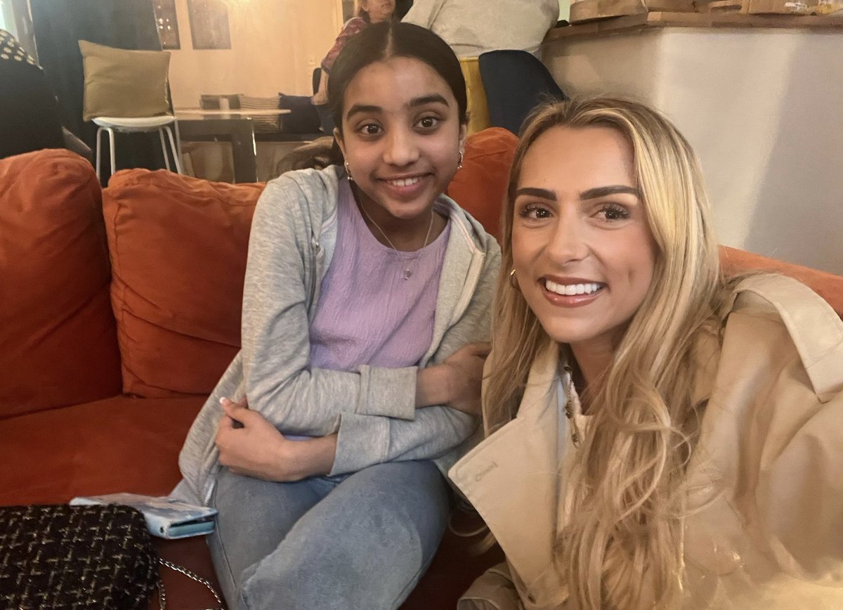 Pallavi attended her first ever face to face casting today, so LCA Director Ellie popped in as a surprise to see her and give her a good luck hug and some last minute advice & support.  #agency #clientsupport