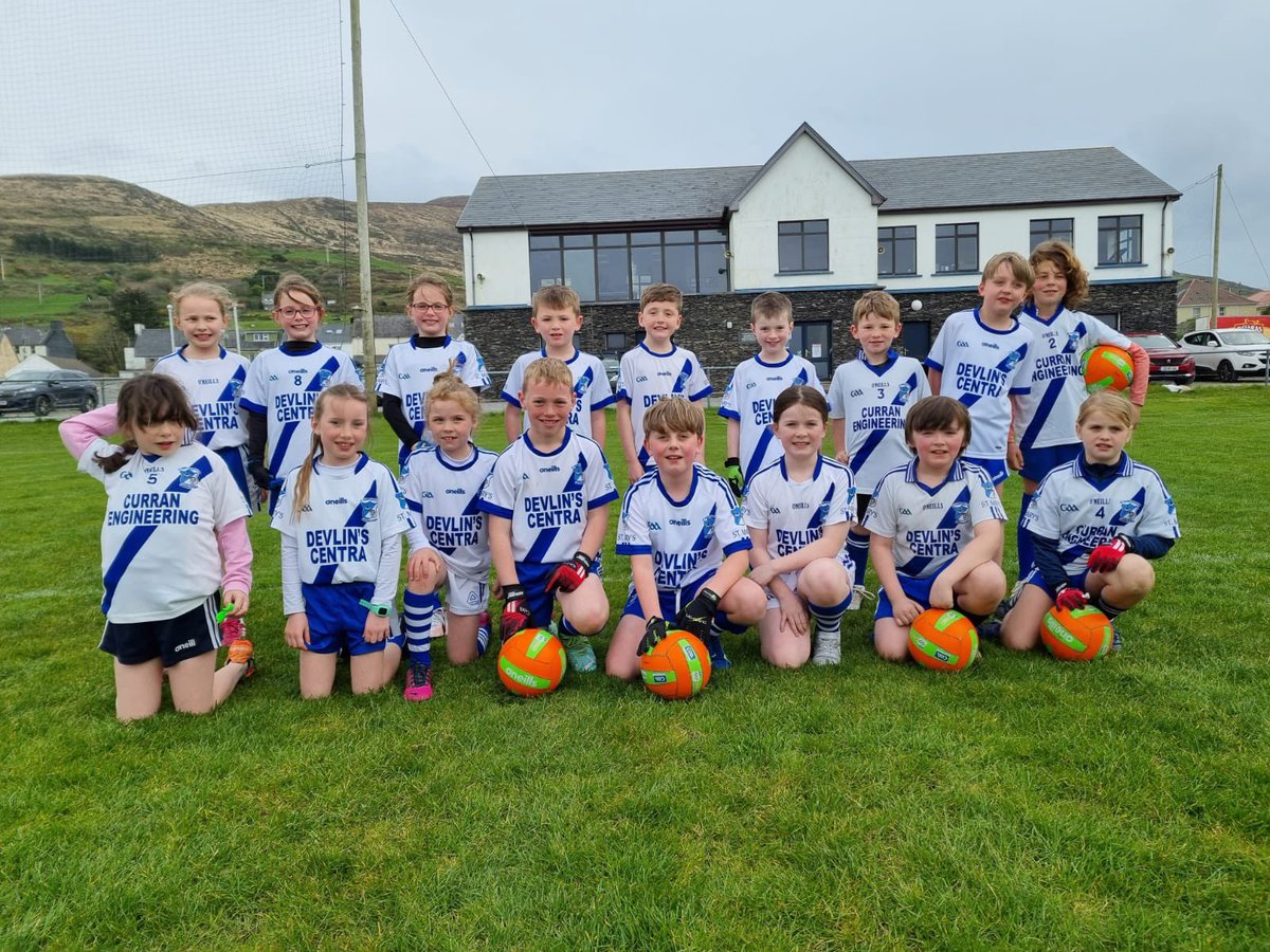 StMarysGAAclub's tweet photo. Well done to our U9s who played a brilliant game against Waterville this evening to start off their season! 🔵⚪️ https://t.co/vyvigag6kD