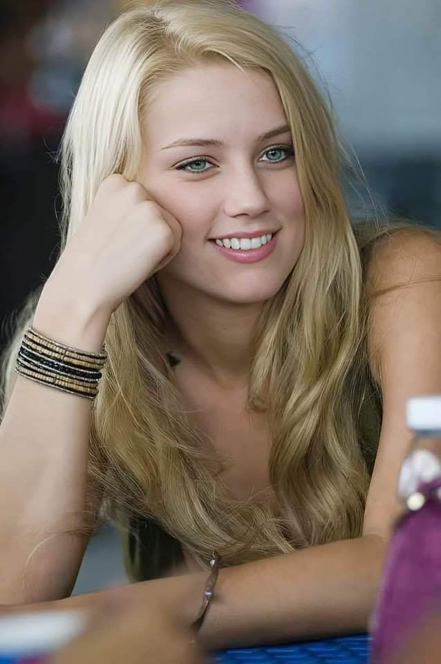 AMBER HEARD - Página 2 FulkY1yaYAI-6Al?format=jpg&name=medium