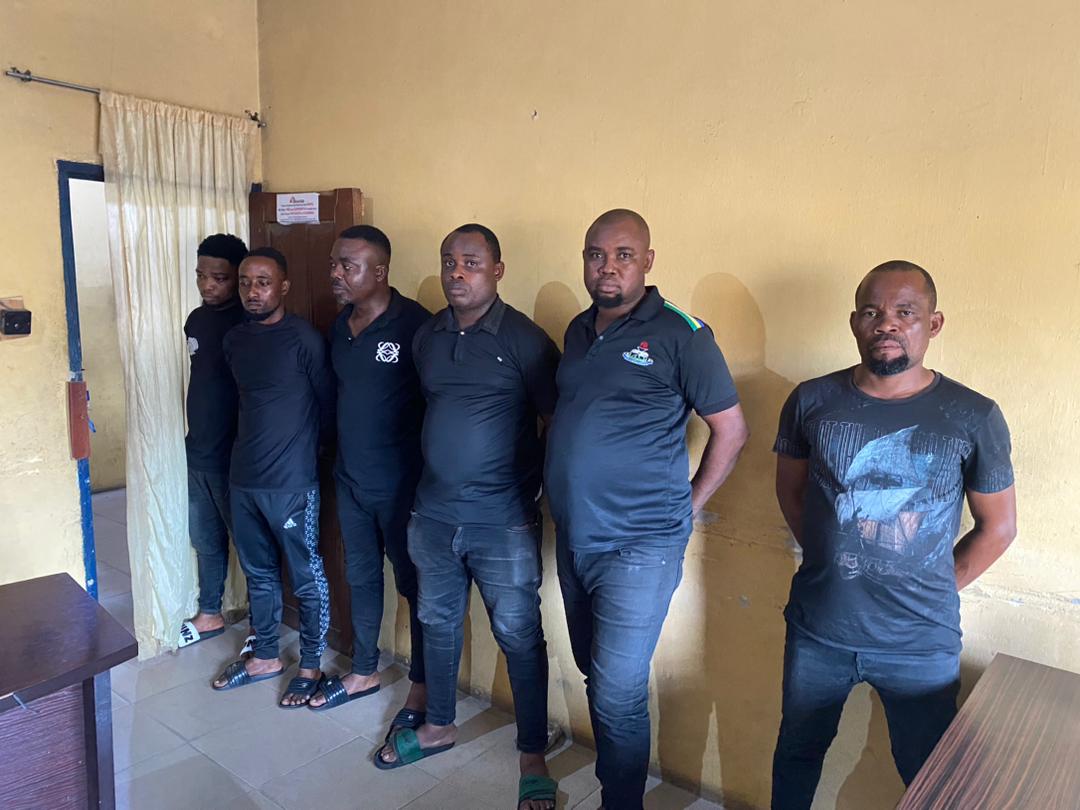 Princemoye1's tweet image. The Imo State Police command has commenced the orderly room trial of the policemen who were caught on a video flogging and assaulting a man in Imo State recently.  The men are:. 
1. Inspector Amadi Sunday (The Team Leader)
2. Inspector Amajuoji Charlse 
3. Sgt Noachian Chinese