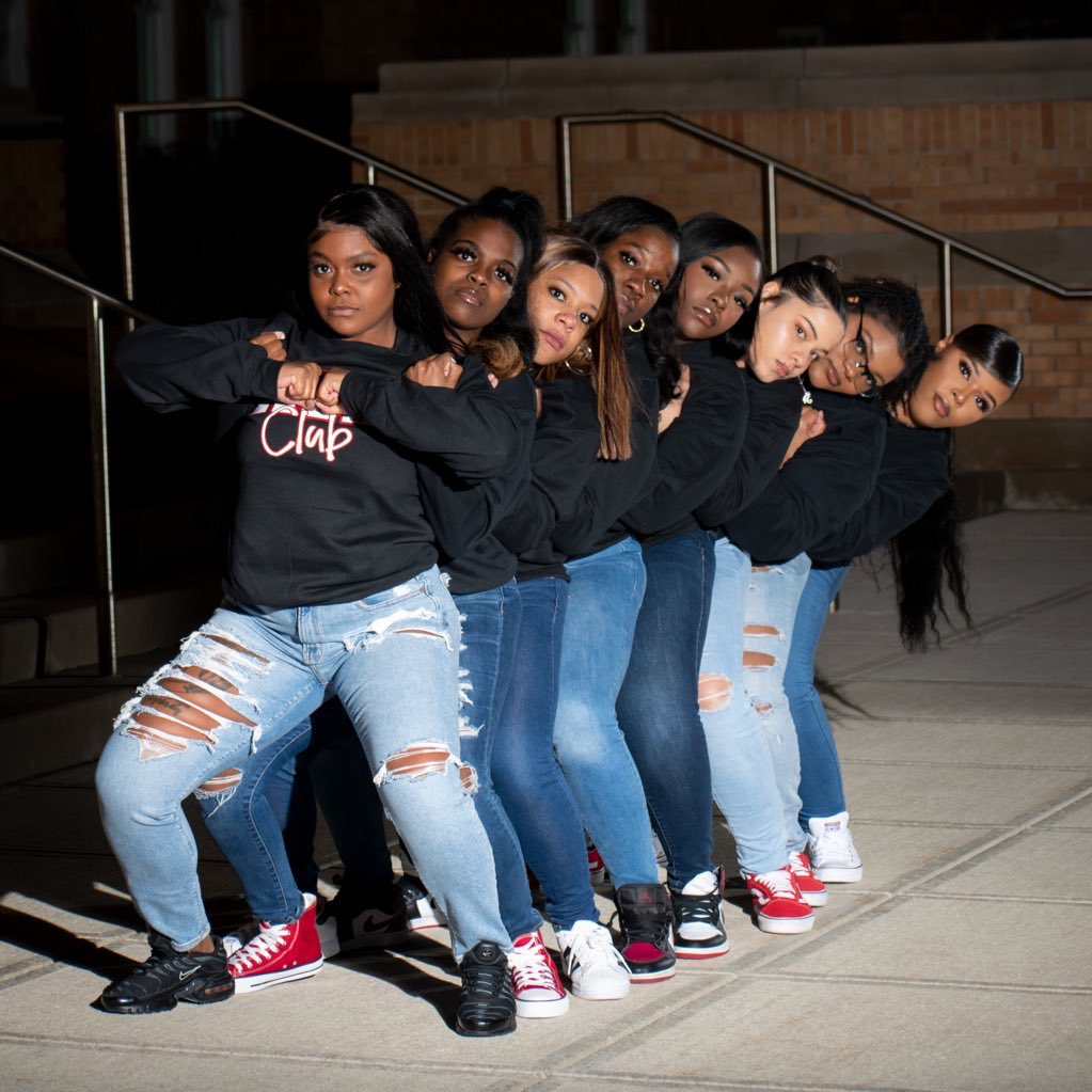 jasmino_13's tweet image. Happy DELTAversary to my line, The 8th Essence ❤️🐘 I love us!  #ΕΟ #Spring21
