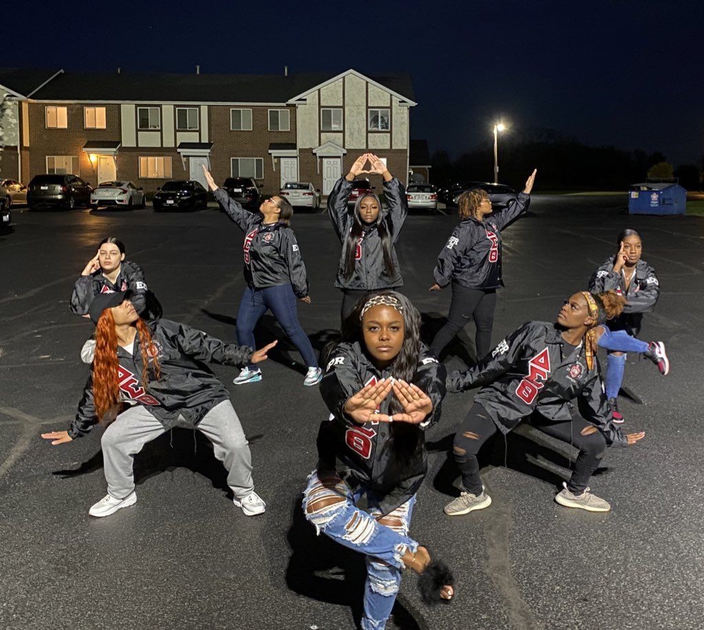 jasmino_13's tweet image. Happy DELTAversary to my line, The 8th Essence ❤️🐘 I love us!  #ΕΟ #Spring21