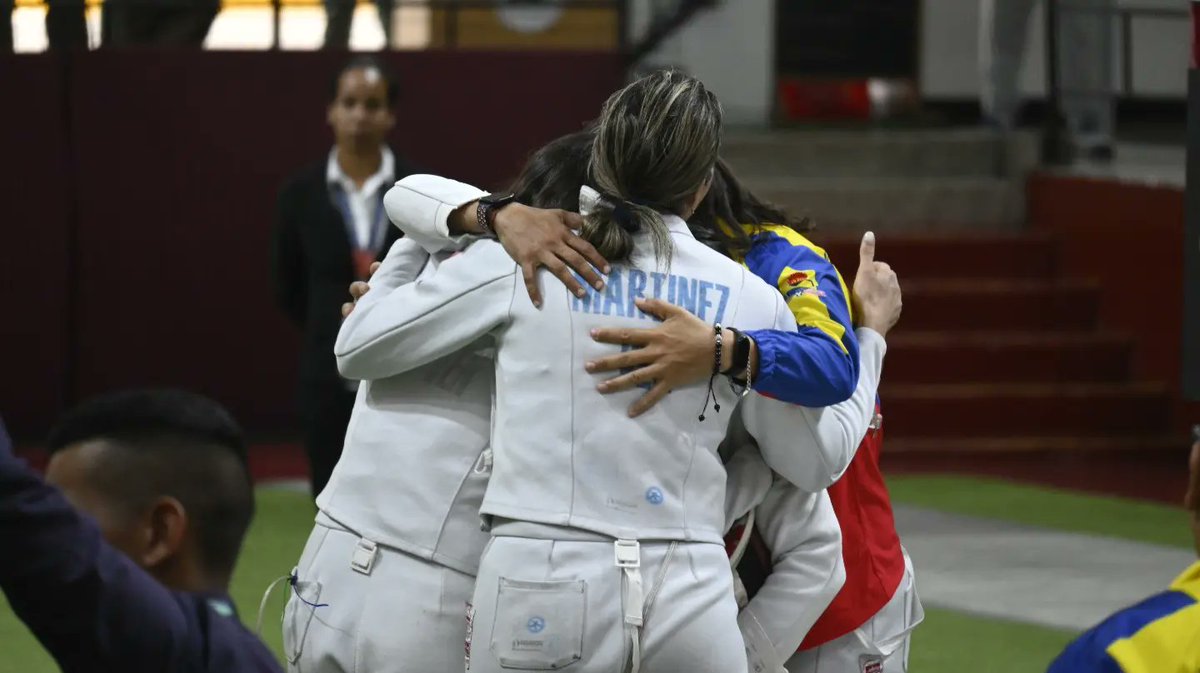 escolaresven's tweet photo. ESPADA 🤺

🥇 para Venezuela 🇻🇪 en espada femenina por equipo al vencer a Cuba 🇨🇺 45x39. 

¡Nuestra América! https://t.co/6AskAUQ6KR