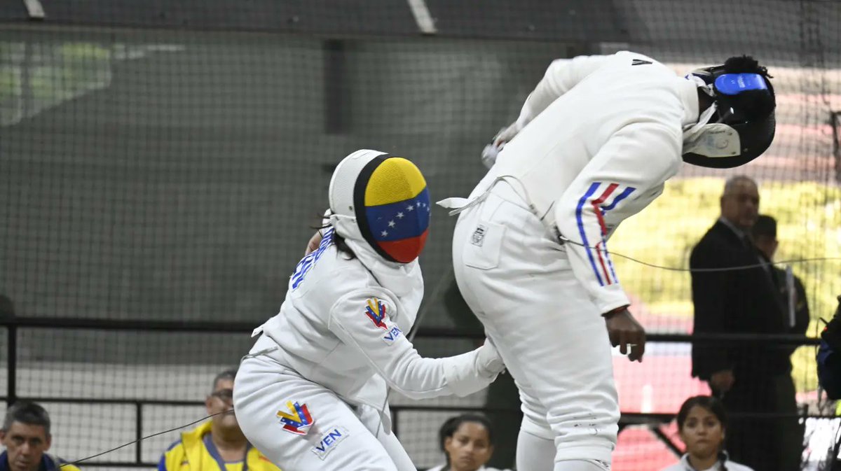 escolaresven's tweet photo. ESPADA 🤺

🥇 para Venezuela 🇻🇪 en espada femenina por equipo al vencer a Cuba 🇨🇺 45x39. 

¡Nuestra América! https://t.co/6AskAUQ6KR