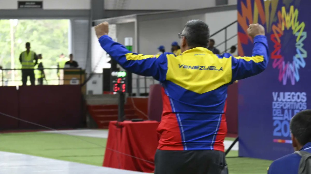 escolaresven's tweet photo. ESPADA 🤺

🥇 para Venezuela 🇻🇪 en espada femenina por equipo al vencer a Cuba 🇨🇺 45x39. 

¡Nuestra América! https://t.co/6AskAUQ6KR