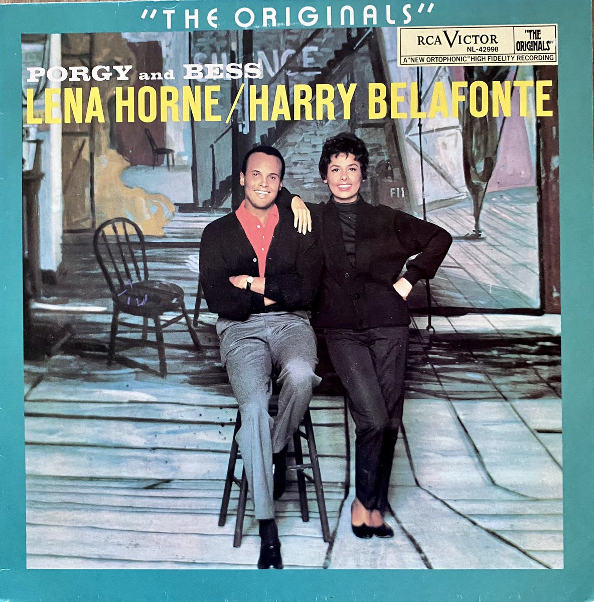 Vanmiddag kocht ik wat platen, waaronder deze met Lena Horne en Harry Belafonte, opgenomen in 1959 als aanvulling op de uitgebrachte soundtrack van de film Porgy and Bess. Dan lees ik op teletekst dat Harry Belafonte is overleden. De hemelse koren hebben er weer een kanjer bij 🌺