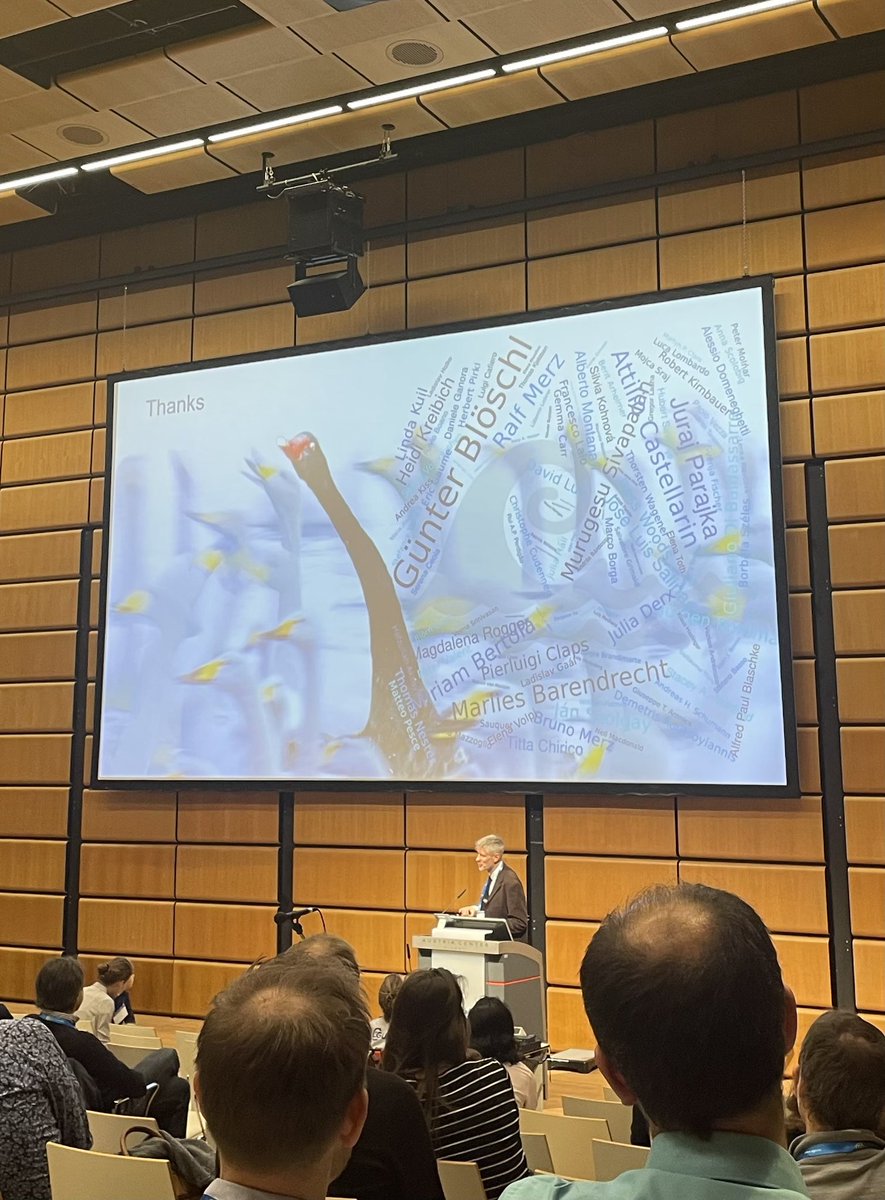 Busy Day 2 at #EGU23! Very creative talks today by @fesaaved on #nitrate mobilization in catchments vs #mate 🧉and a🏅 lecture by Alberto Viglione on making black #swans grey ⚫️➡️⚪️🦢🦢@EuroGeosciences