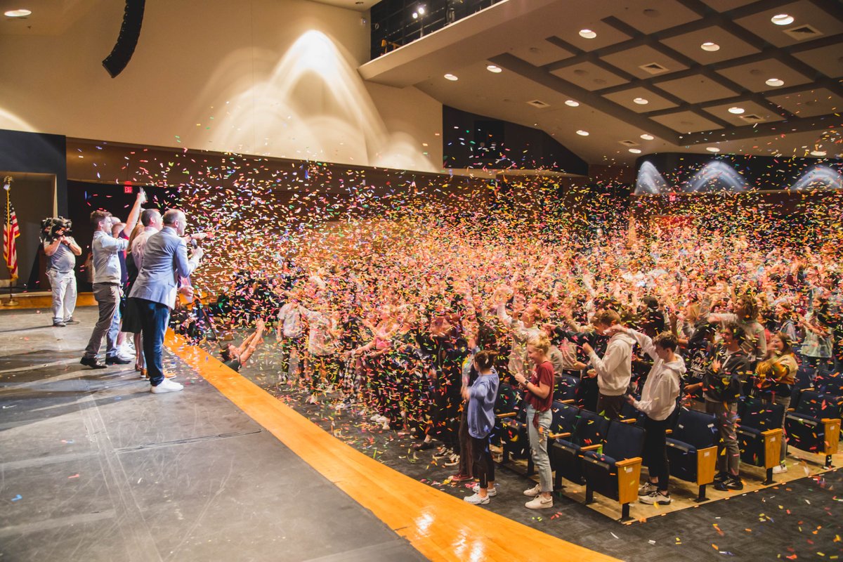 FlowerMoundHS's tweet photo. Flower Mound High School's Marching Band to perform in the 2024 @Macys Thanksgiving Day Parade®

The @FlowerMoundBand is one of six high school bands across the country to receive this honor for 2024.

🦃🎺: https://t.co/fnMtuTTIXn https://t.co/g7tJsUKOfZ