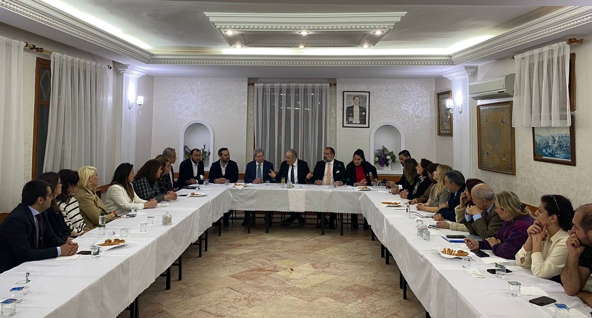 myeneroglu's tweet photo. Yeşilköy Surp Stepanos Kilisesi’nde Ermeni Cemaatini ziyaret ederek hasbihal ettik.

Yönetim Kurulu Başkanı Kıymetli Habip Özfuruncu Beyefendi'ye ve yönetim kurulu üyelerine yakın ilgi ve nezaketleri için teşekkür ederim. https://t.co/uHXTat2cNJ
