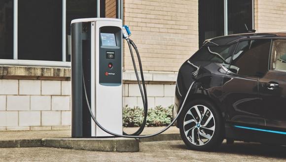 GCE_Valencia's tweet image. Ampliar la red de puntos de recarga para vehículos eléctricos, es una apuesta de futuro que deben hacer los municipios

En #GCE podemos dar solución a esa necesidad, como es el caso del punto en construcción de la imagen

Es el momento de creer en un #UnFuturoMejor y #sostenible