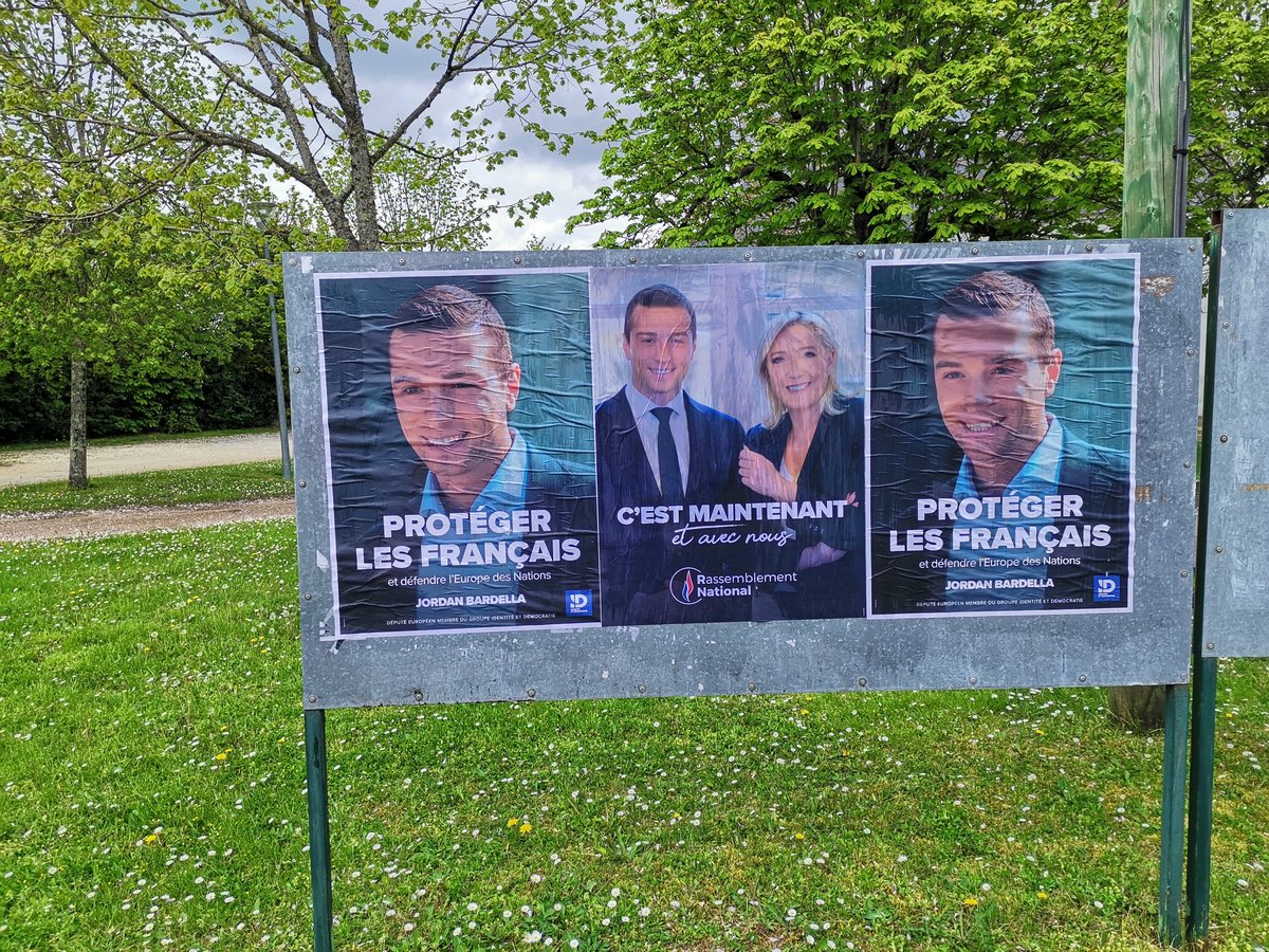 CricriLanglois's tweet photo. Après midi militante sur les routes du #sancerrois 🇫🇷🙂
L'alternance c'est maintenant et avec Nous
#RN
#RN18 https://t.co/C4pdEH0Rox