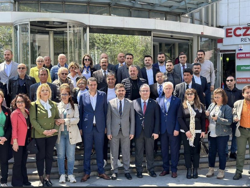 IyiBolge3's tweet photo. IYI ve CESUR GÖNÜLLÜLER olarak, bugün Beylikdüzü ilçemizde, 3 Bölge adayımız, Sayın Ersin Beyaz ile seçim çalışmalarına katıldık.
#azkaldıMeralAkşener 🇹🇷🇹🇷🇹🇷🇹🇷🇹🇷🇹🇷🇹🇷🇹🇷🇹🇷🇹🇷 https://t.co/lgNQldPNEE