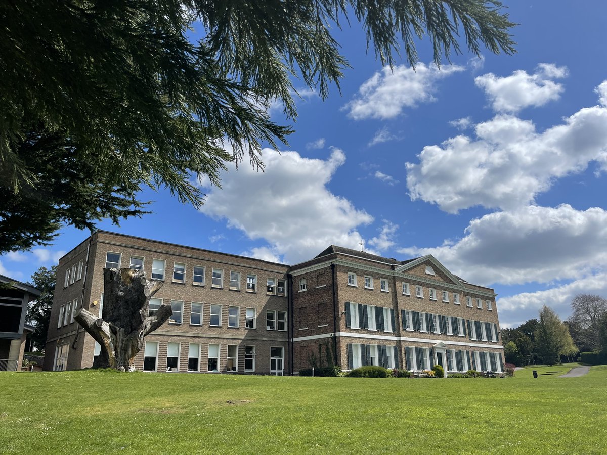 StEdwardsChelt's tweet photo. Could it be...? Blue skies at last! Is Spring finally here?!
The Senior School looked magnificent in the sunshine today.
If you haven't explored our Senior School site, why not ask for a tour? We would love to show you around.
#SECsenior #SECtour #SECseasons #SECgrounds https://t.co/oL1KYSnCBr