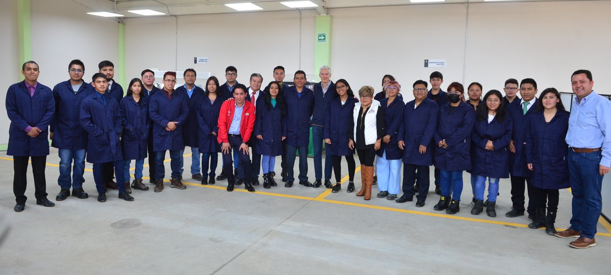 Los Centros de Cooperación ayudan a los jóvenes a encontrar oportunidades de trabajo en la industria.