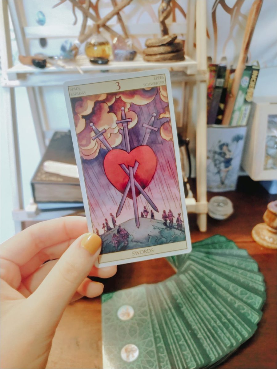 lamparinatarot's tweet photo. CARTA DA SEMANA (25/04 - 30/04) #tarot #cartadasemana

Não à toa, o 3 de Espadas não é uma carta que desejamos tirar - ainda que existam muitas formas de representá-lo. https://t.co/5Njz2gFLKJ